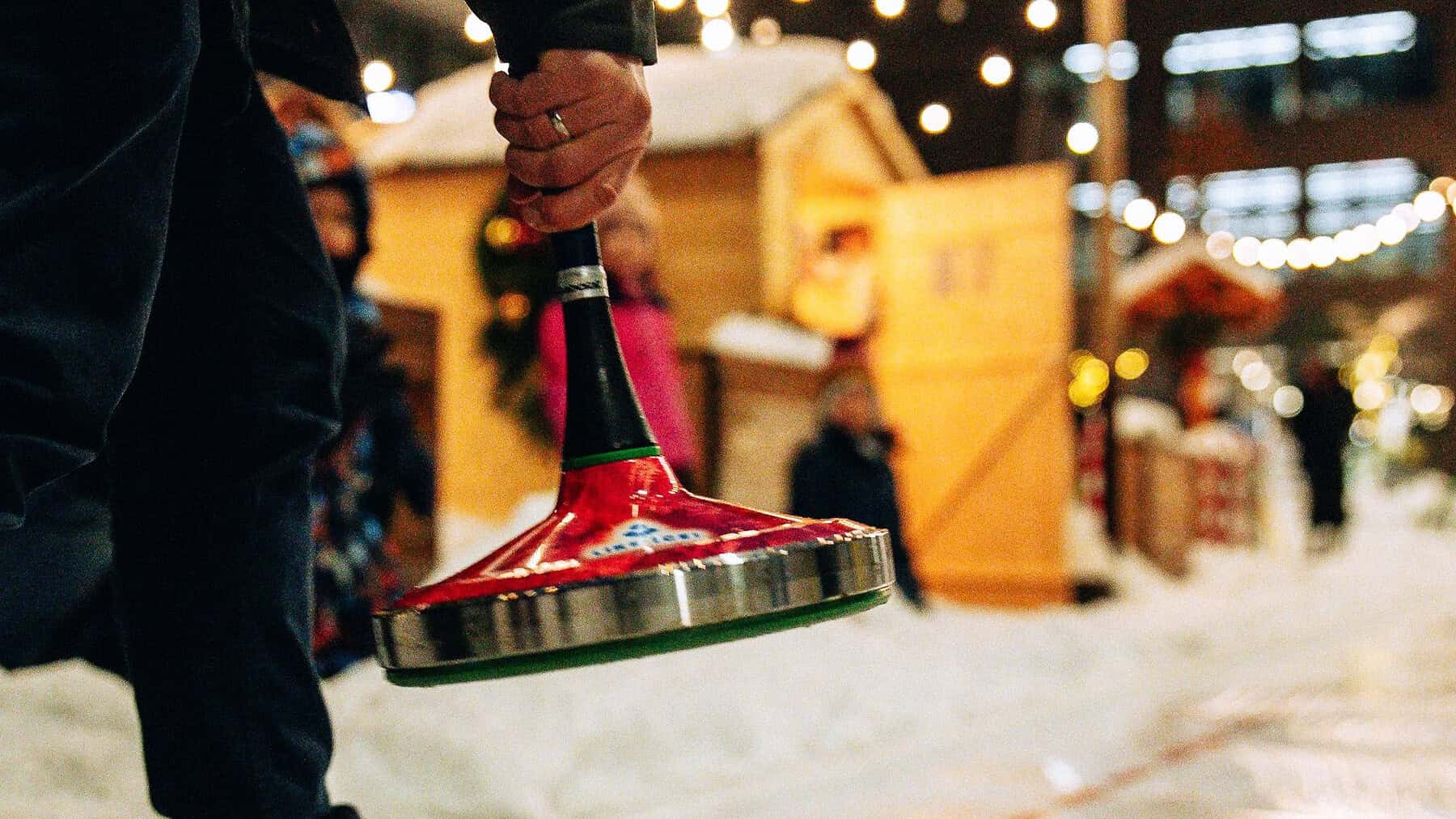 Eisstockbahn auf dem Quartiersplatz