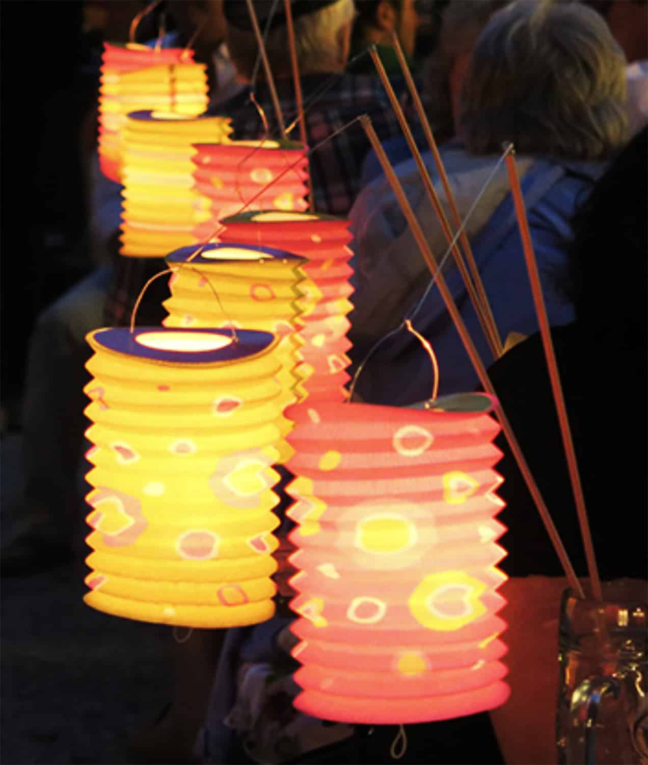 Lampions in der Nacht
